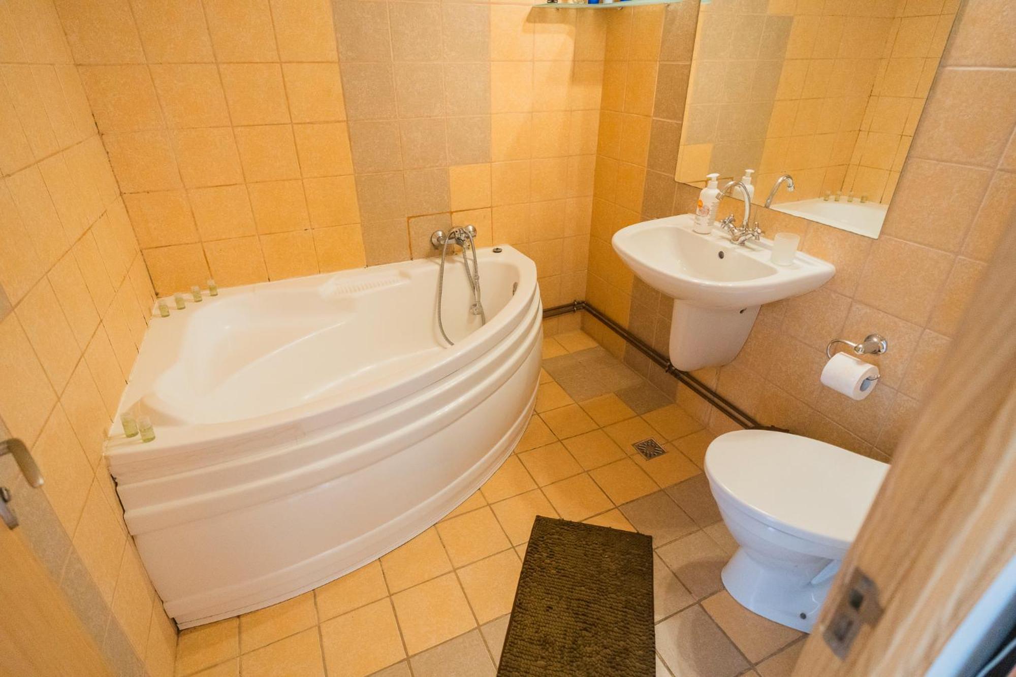 Rustic & Spacious 3Br Apartment ブカレスト エクステリア 写真